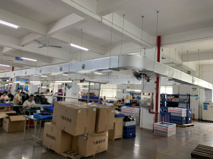 注塑車間工位降溫，應用星科蒸發冷省電空調-立式管道機組